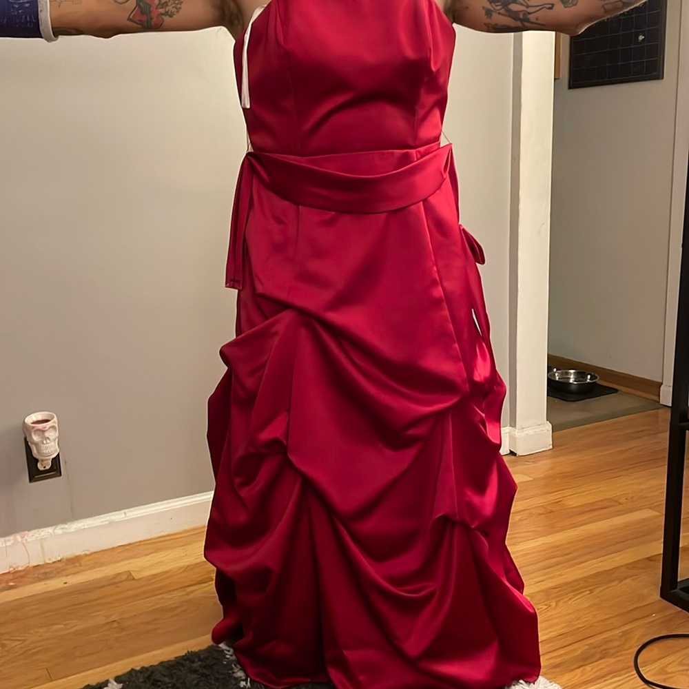 David’s Bridal red bridesmaid dress strapless size 18